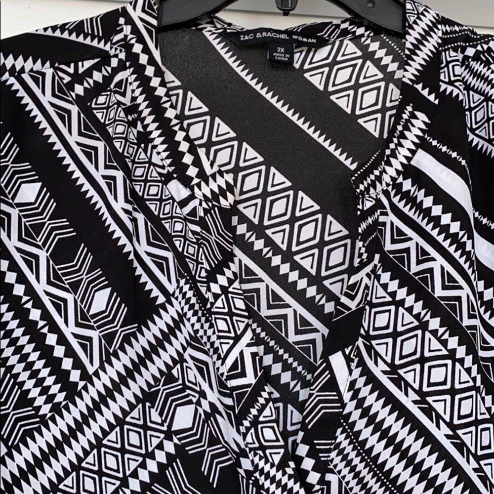 Geometric blouse - Picture 3 of 3